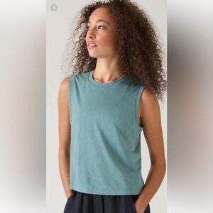 Like New Athleta Breezy Muscle Tank size XL